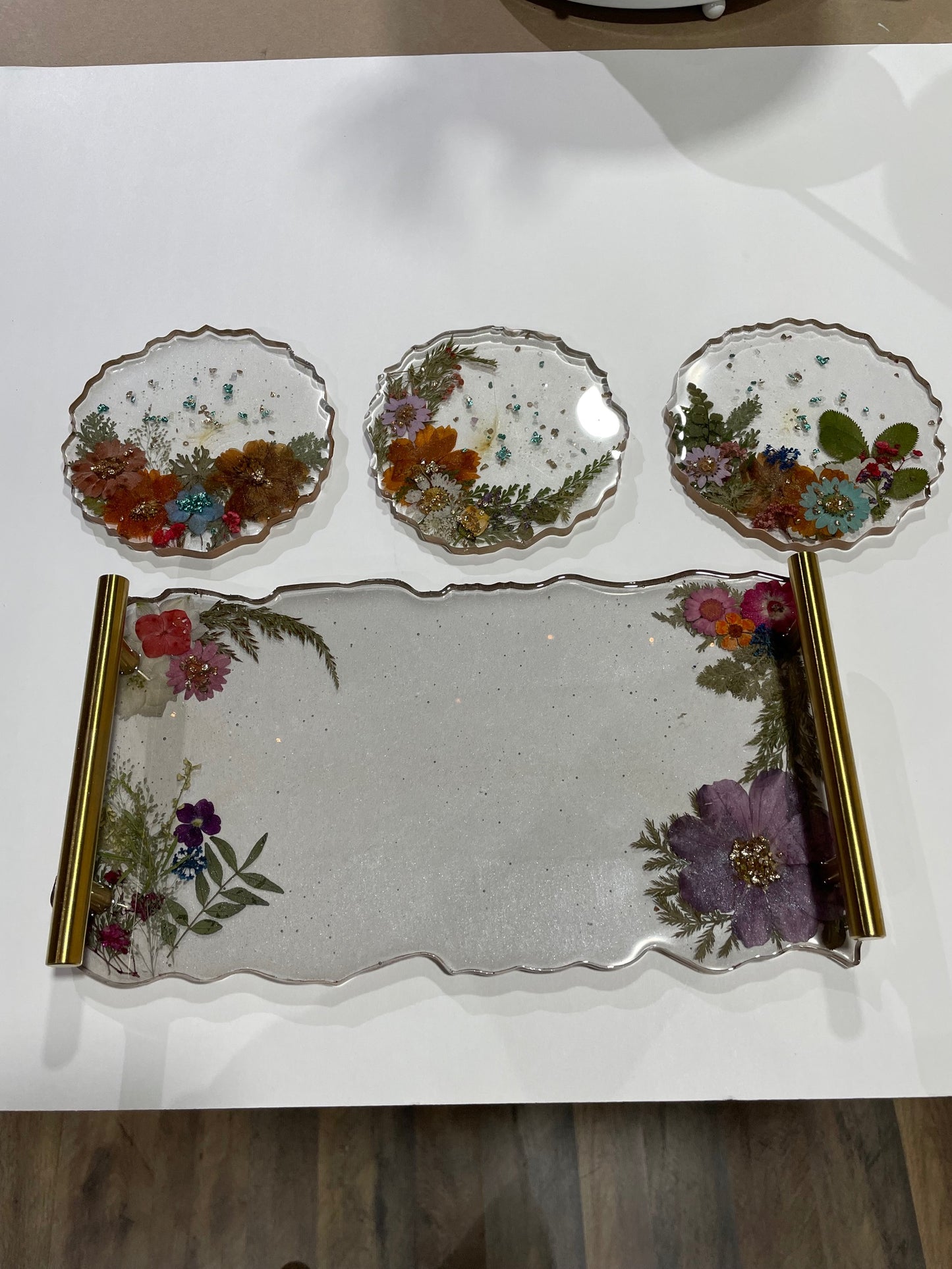 Resin tray with 3 coasters